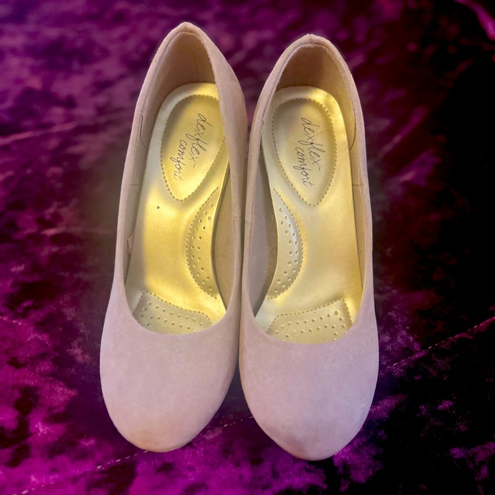 Women’s size 5 nude heels